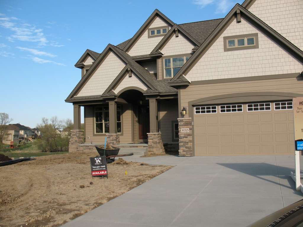 image of a home without landscaping, home without grass, home without a front lawn, before picture of a new home getting landscaping, MT Landscaping and Irrigation Isanti MN, Minnesota Landscapers