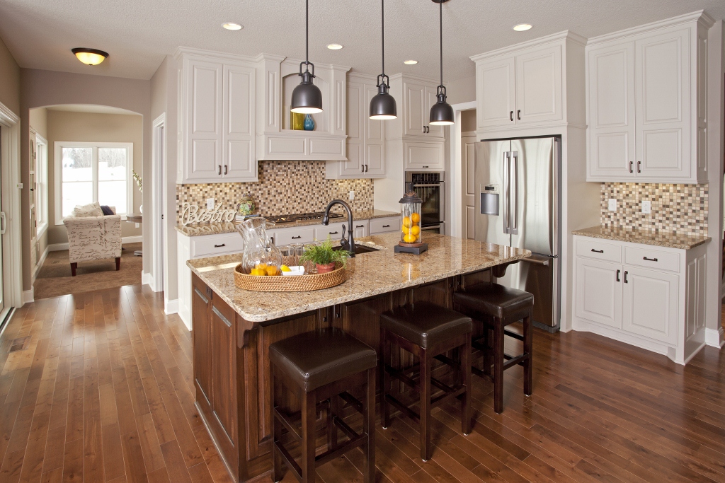 kitchen of new luxury home in Plymouth, kitchen in home in Plymouth Minnesota, what luxury kitchens look like, how to have a great kitchen, cooking is easy in the right kitchen, how to make the best meals ever, granite countertop in luxury home, kitchen with granite counter top in Luxury midwest home