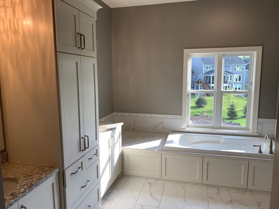 master bath with soaker tub